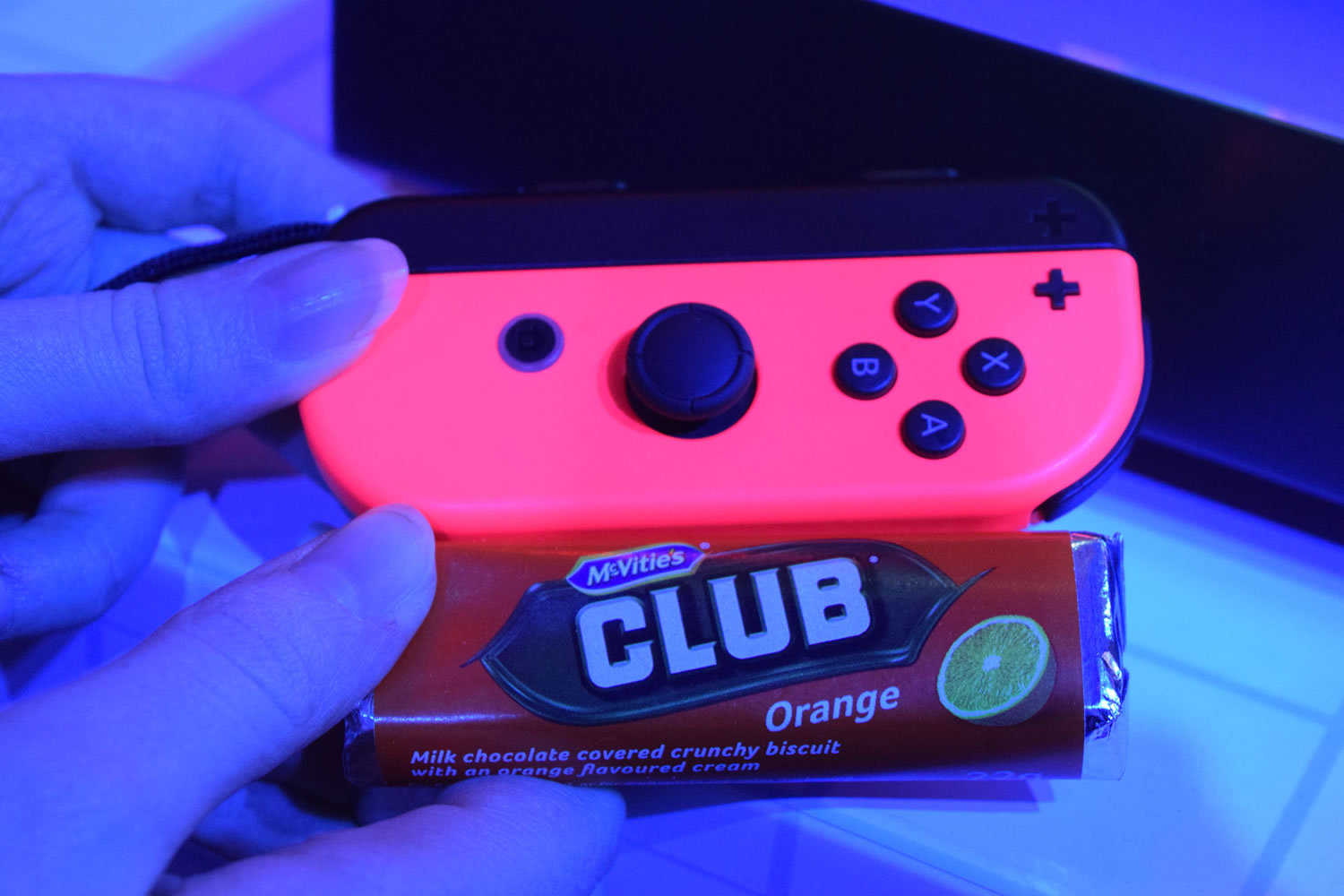 Size comparison how big is the Nintendo Switch JoyCon controller